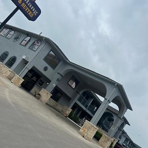 Mustang Inn And Suites